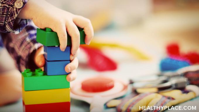Zabawa w terapię może być niezwykle pomocna dla dzieci. Dowiedz się o technikach i zajęciach wykorzystywanych w terapii zabaw oraz o tym, kto z nich korzysta, tutaj w HealthyPlace. 