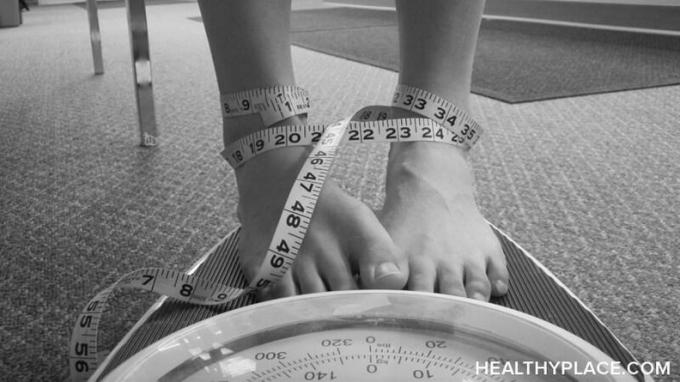 Upijające się zaburzenia jedzenia zamieniły się w anoreksję, zanim się zorientowałem. Zaburzenia odżywiania często przełączają się między sobą. Dowiedz się więcej na stronie HealthyPlace.
