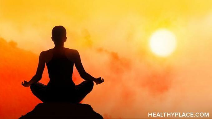 Medytacja relaksująca przez niespokojne myśli przydaje się, gdy zawodzą techniki CBT. Spróbuj medytacji bez osądu, aby zrelaksować się, gdy jesteś niespokojny.