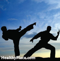Sztuki walki mogą być terapią chorób psychicznych. Choroby psychiczne i sztuki walki razem mogą być pozytywne. Przeczytaj o tym, jak sztuki walki pomagają chorować psychicznie.