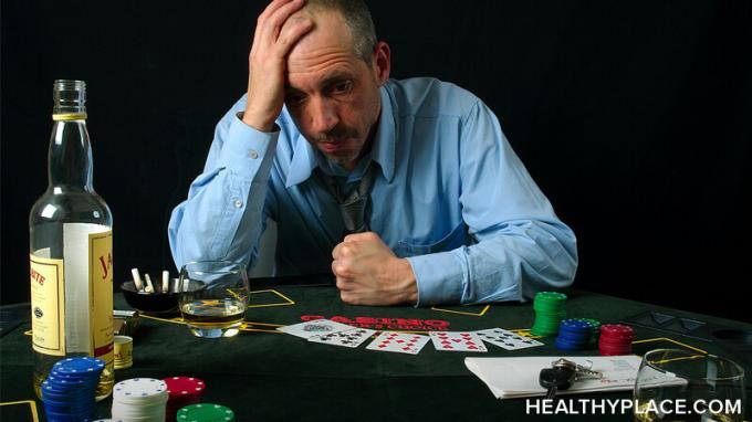 Problemowi z hazardem można pomóc w odpowiednim leczeniu, które obejmuje terapię psychologiczną i grupy wsparcia dla kompulsywnych hazardzistów.
