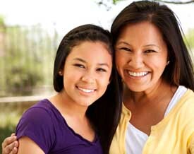 Matki, które modelują problemy z wizerunkiem ciała i negatywną samoocenę, narażają poczucie własnej wartości córki