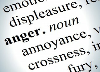 Jak radzisz sobie z chorobą afektywną dwubiegunową i towarzyszącym jej gniewem lub furią? Naucz się radzić sobie z zaburzeniem afektywnym dwubiegunowym i gniewem, postępując zgodnie z tymi wskazówkami. 