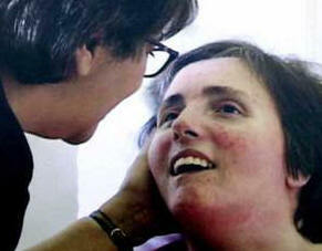 Terri Schiavo z matką Mary Schindler w 2001 roku